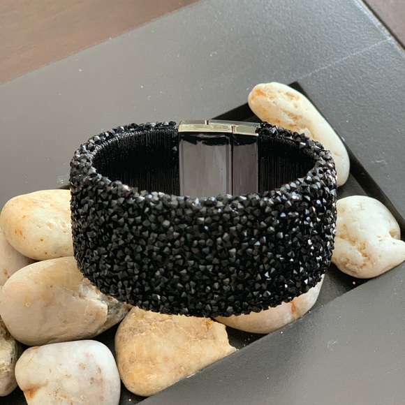 Black color Rhinestone Cluster Magnetic Bracelet - Picture 8 of 8